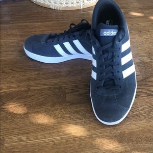 ADDIDAS ATHLETIC SHOES  NAVY BLUE. WOMENS SZ.8.5